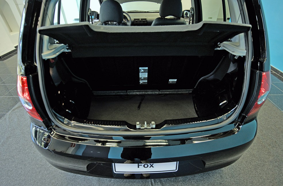 Volkswagen Fox passou por recall por falha no rebatimento dos bancos traseiros — Foto: Lucas Roberto Silva/Auto News Brasil
