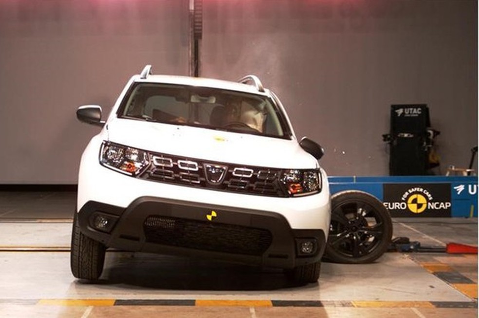 Choque lateral do Duster não mereceu críticas tão fortes (Foto: Divulgação) — Foto: Auto Esporte