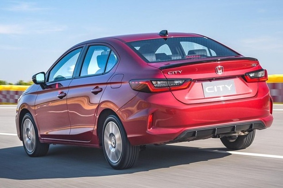 Aerofólio sobre o porta-malas é exclusivo da versão RS (Foto: Divulgação) — Foto: Auto Esporte