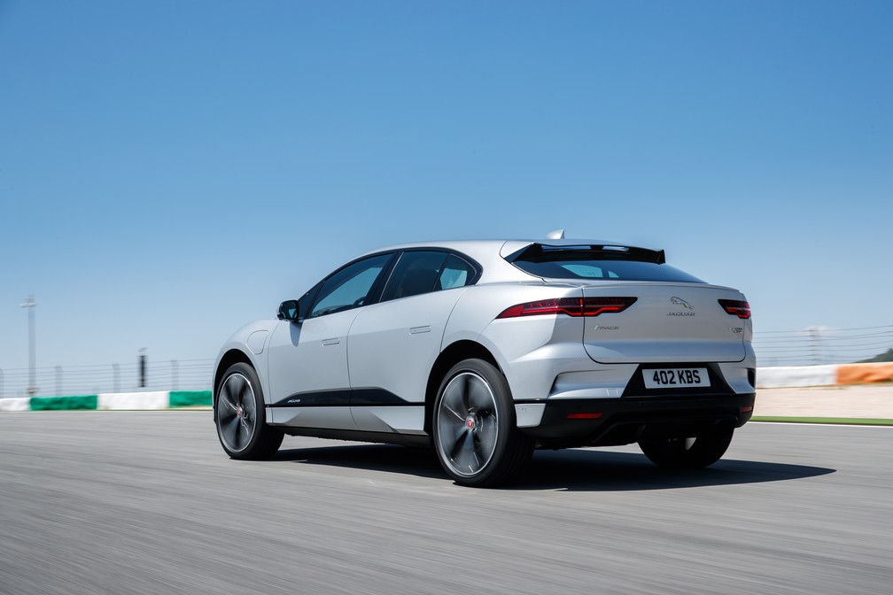 Traseira do Jaguar I-Pace tem a tampa do porta-malas praticamente reta — Foto: Divulgação
