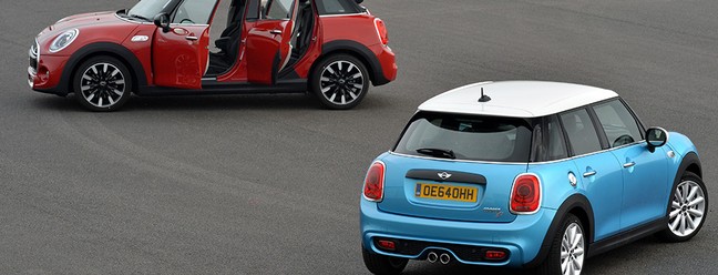 Mini Cooper com cinco portas
