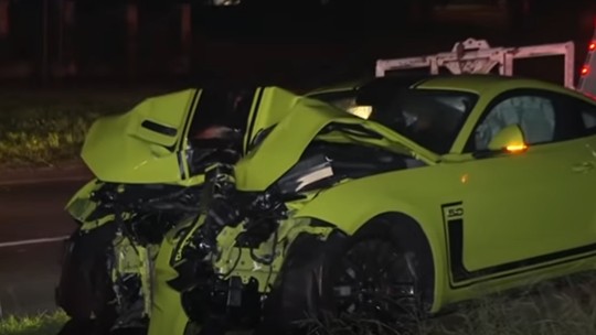Filho destrói Ford Mustang de quase meio milhão de reais após pegar carro escondido do pai