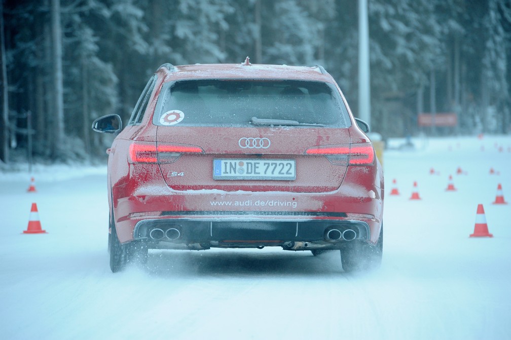 Curso de condução na neve da Audi — Foto: Divulgação
