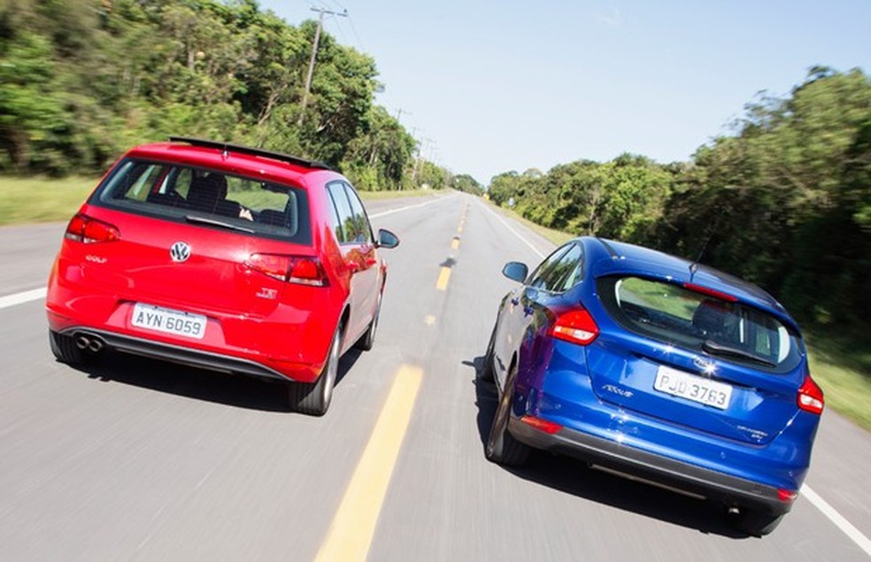 Volkswagen Golf e Ford Focus (Foto: Fabio Aro — Foto: Auto Esporte