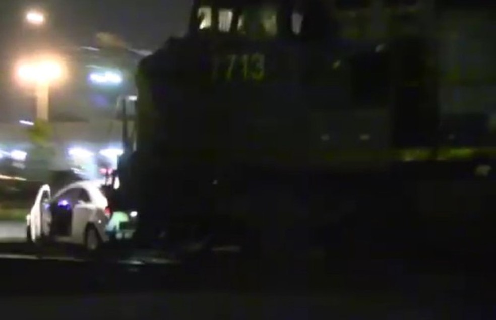 Honda Civic Coupé é atropelado por trem em Orlando (EUA) (Foto: Divulgação) — Foto: Auto Esporte