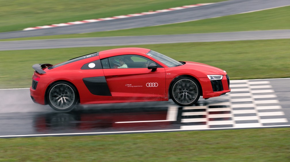 Audi R8 V10 plus — Foto: Marcelo Brandt/G1