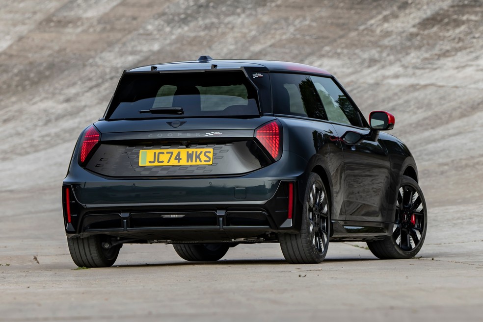 Mini JCW E tem 11 opções de cores para personalização  — Foto: Divulgação