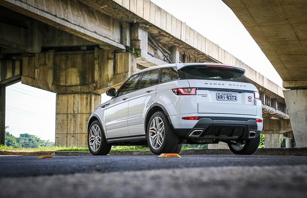 Lanternas do Evoque ganharam elementos mais retangulares em LEDs (Foto: Rafael Munhoz/Auto News Brasil) — Foto: Auto Esporte