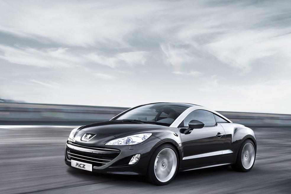 O Peugeot RCZ possui acabamento interno sofisticado. — Foto: Divulgação/Peugeot