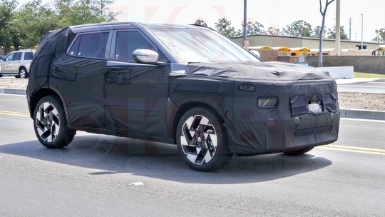 Flagra: novo Hyundai Creta híbrido terá design robusto e painel futurista