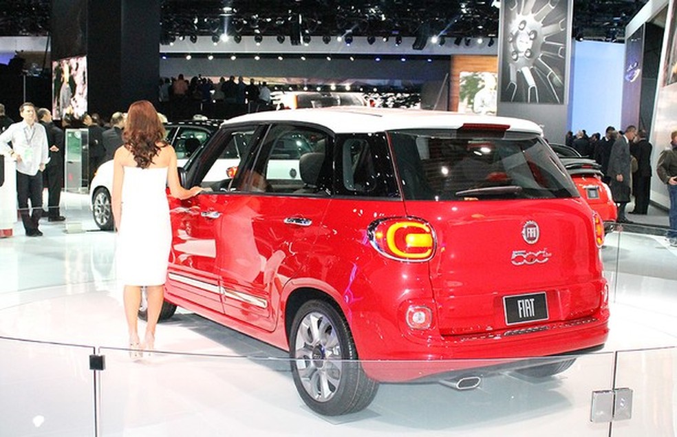 Fiat 500L oferece mais espaço com mesmo estilo do 500 original (Foto: Alberto Cataldi/ Auto News Brasil) — Foto: Auto Esporte