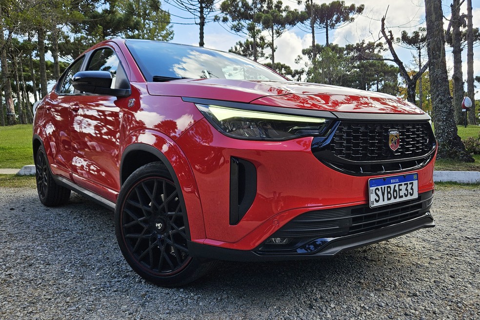 O Fiat Fastback Abarth acelera de 0 a 100 km/h em 7,6 segundos — Foto: Leonardo Felix/Autoesporte