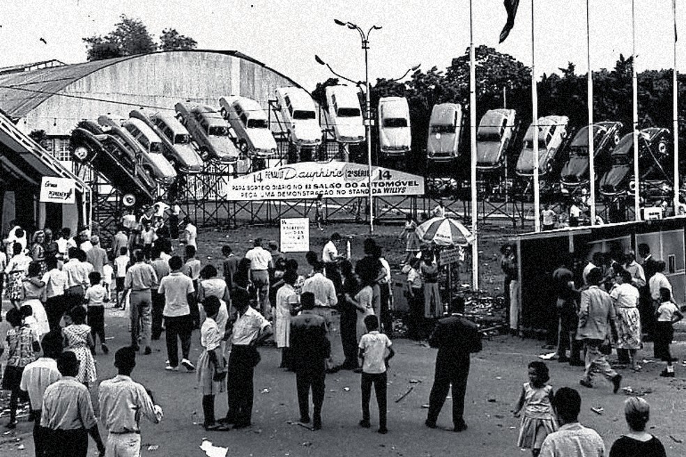 Salão do Automóvel - No segundo Salão, em 1961, foram sorteados 14 carros, um por dia — Foto: Acervo MIAU