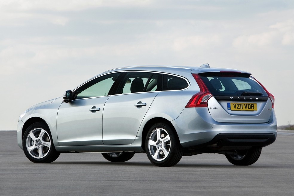 A Volvo V60 traz motor 2.0 turbo que rende cerca de 240 cv de potência. — Foto: Divulgação/Volvo