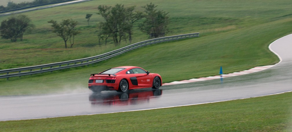 Audi R8 — Foto: Marcelo Brandt/G1