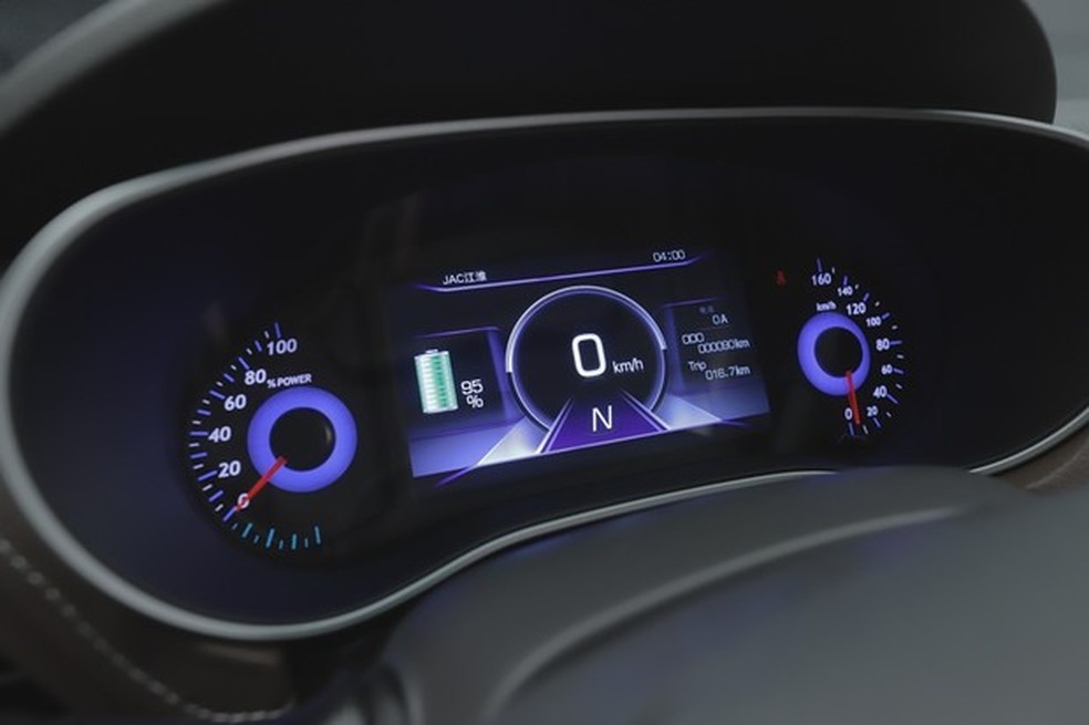 Quadro de instrumentos mostra o "consumo instantâneo" da bateria (Foto: Divulgação) — Foto: Auto Esporte