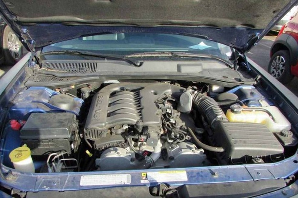 Dodge Charger com 253 cv e tração integral está à venda no Brasil (Foto: Reprodução / Superbid) — Foto: Auto Esporte