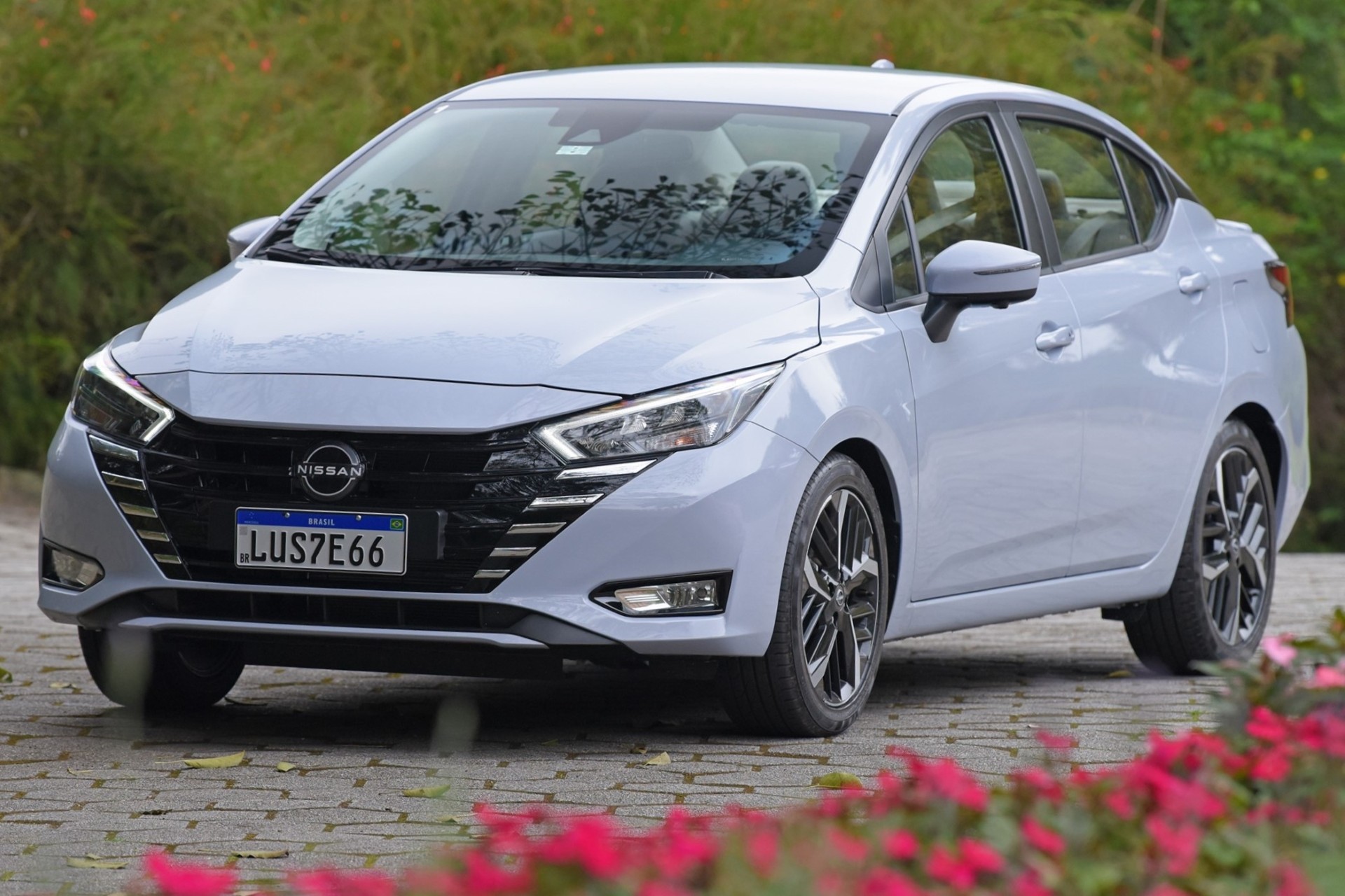 Nissan Sentra ou Versa? Veja qual sedã usado tem o melhor custo-benefício