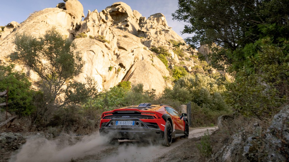 Lamborghini Sterrato é a opção para quem ama esportivos, mas eventualmente pega uma estrada de terra — Foto: Divulgação