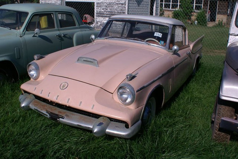 Coleção com mais de 700 carros vintage é leiloada nos EUA