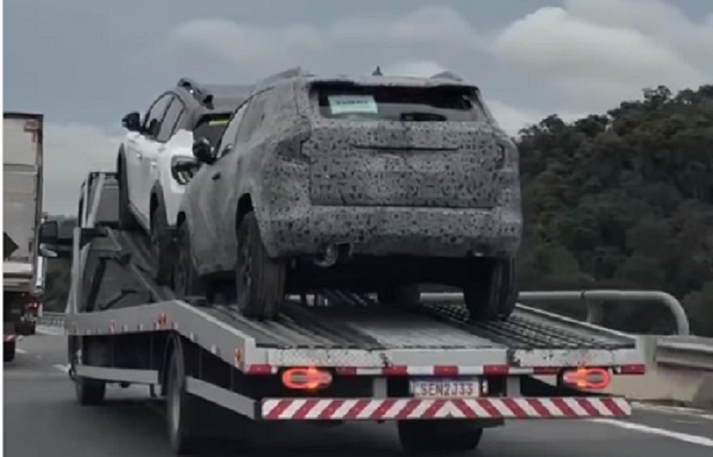 Flagra: novo Renault Duster surge no Brasil como mula de SUV anti-Compass