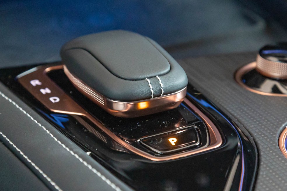 Zeekr 001 Flagship ganha pontos quando o assunto é o comando de voz — Foto: Renato Durães/Auto News Brasil