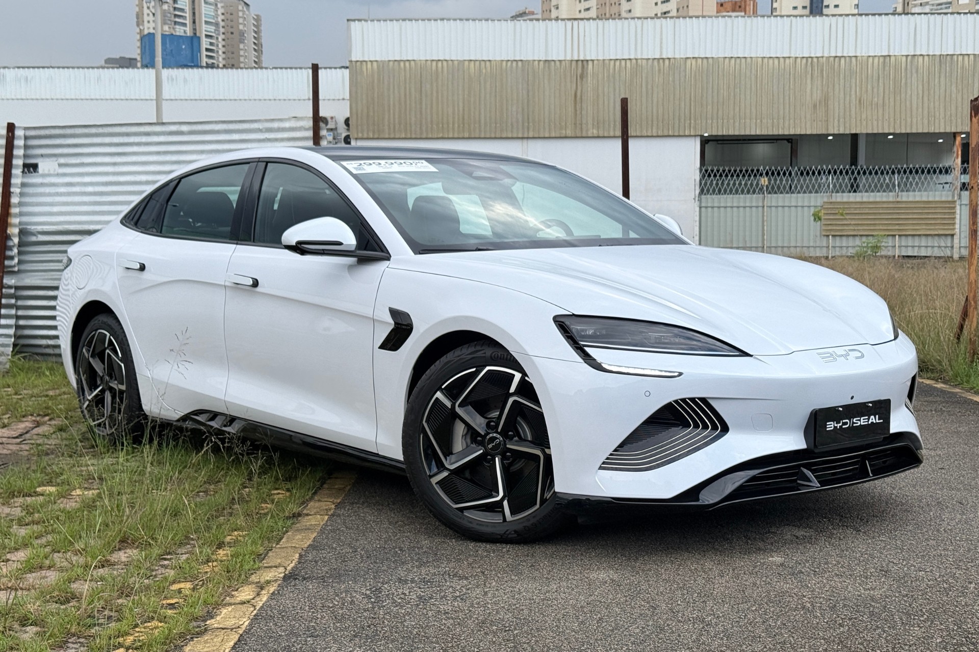 BYD Seal tem R$ 30 mil de desconto e fica com preço de Honda Civic