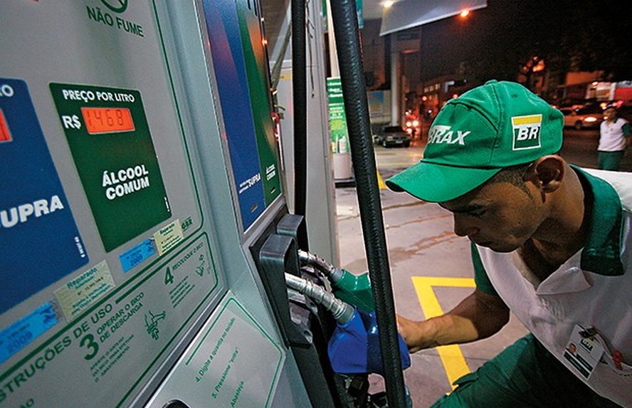 Preço do litro da gasolina vai subir R$ 0,41 nas distribuidoras com novo aumento