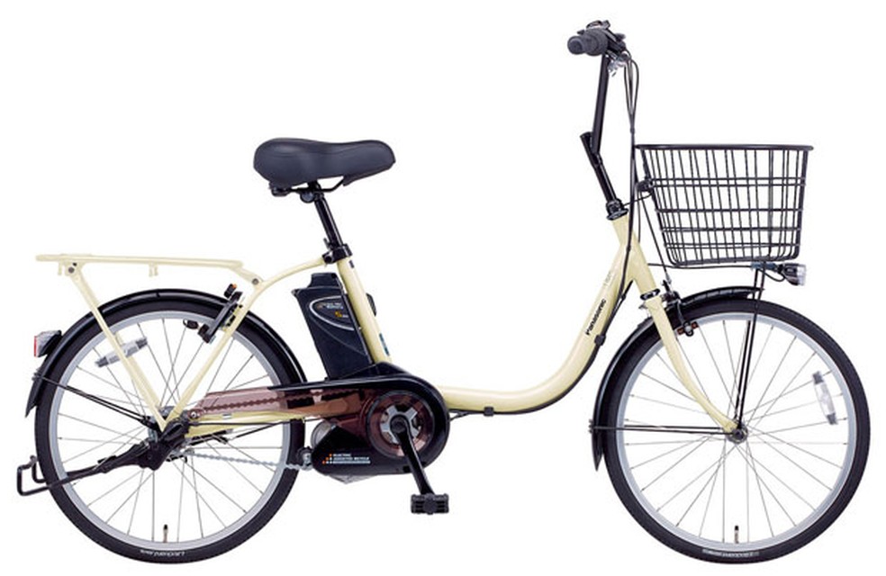 Bicicleta elétrica deve seguir regras de trânsito da comum, mas tem regras extras, como obrigatoriedade de usar capacete — Foto: Divulgação