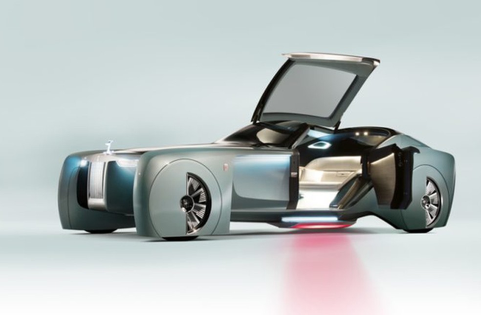 O Vision Next 100 foi apresentado em 2016 e mostrava a visão que a Rolls-Royce tinha do futuro de seus carros — Foto: Divulgação