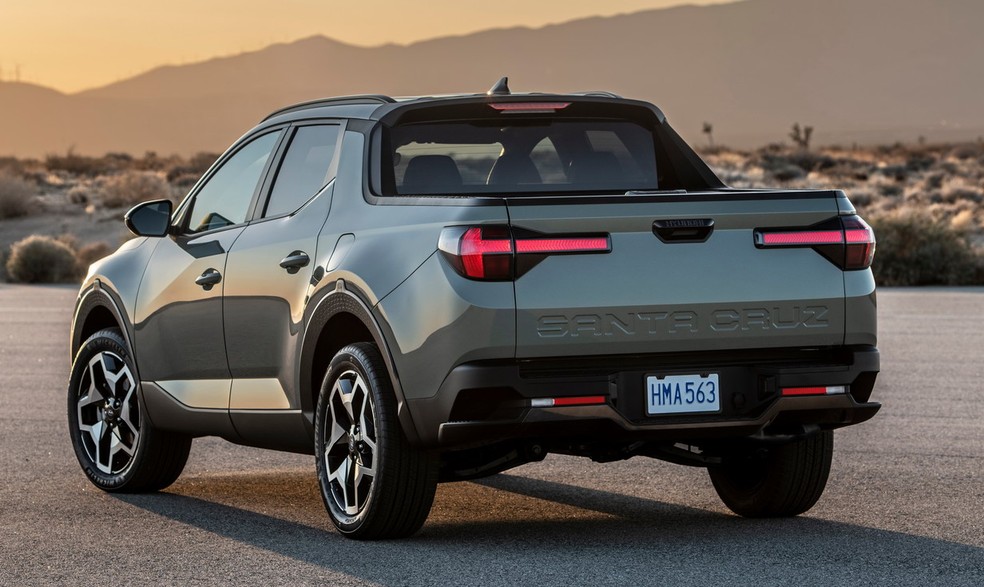 Hyundai Santa Cruz: Lanternas horizontais são bipartidas, solução rara entre as picapes — Foto: Divulgação