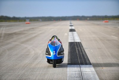 Moto elétrica faz média de 192 km/h na corrida mais perigosa do mundo -  TecMundo