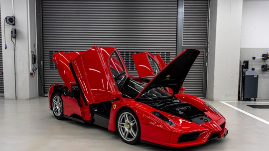 Sebastian Vettel vende coleção com cinco Ferrari, duas Mercedes-Benz e BMW (e nenhum Aston Martin)