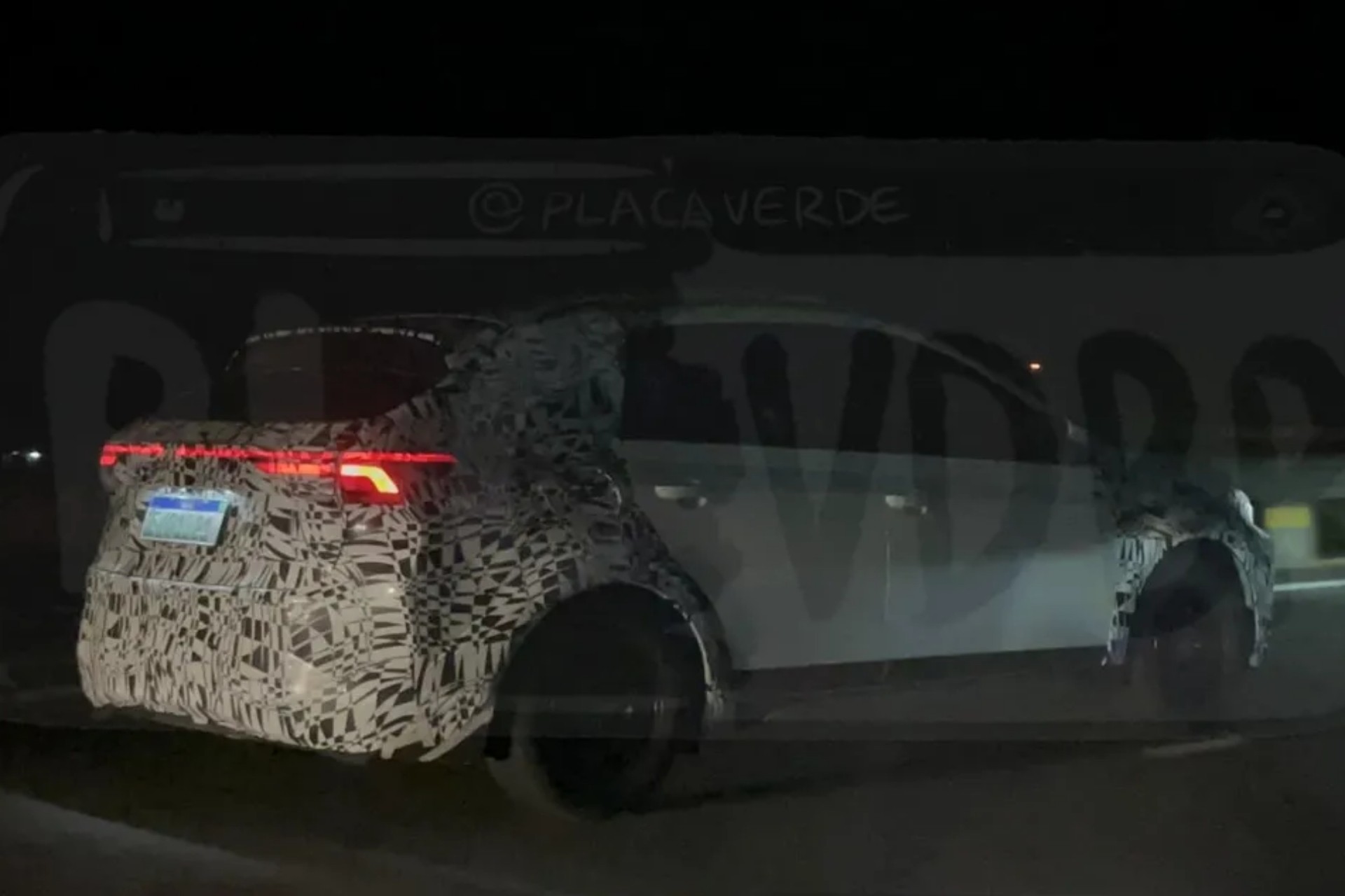 Flagra: novo Volkswagen Nivus híbrido sai da toca e terá base de Golf