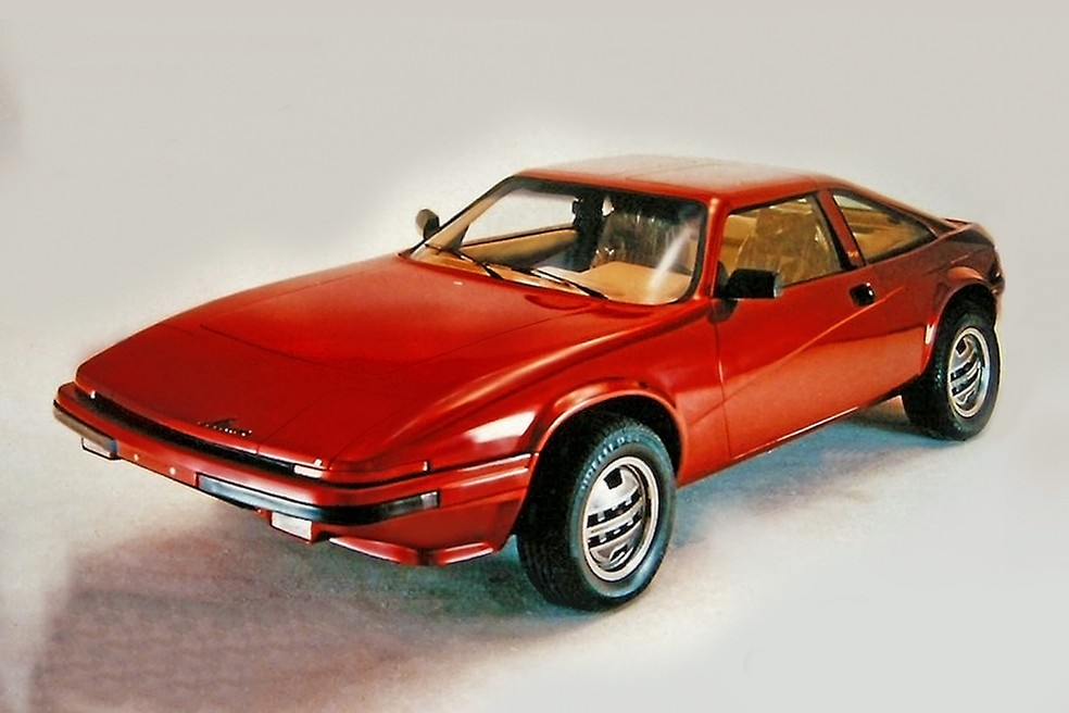 Isaquias restaurou um Miura Targa 1982 e colou um motor 1.6 de Paraty — Foto: Divulgação 
