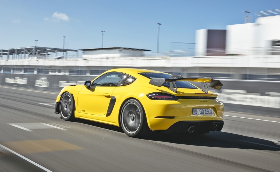 O sistema de amortecimento ativo que muda toda a dinâmica do carro é o Porsche Active Suspension Management (PASM) — Foto: Divulgação 