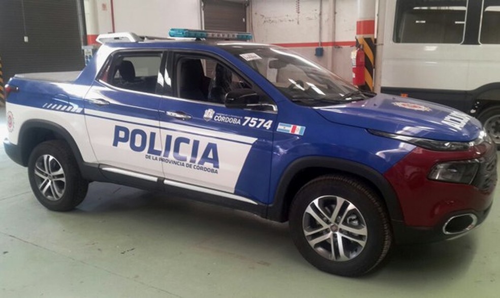 Fiat Toro vira viatura de polícia na Argentina (Foto: Reprodução/Twitter) — Foto: Auto Esporte