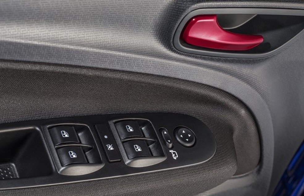 Fiat Uno Sporting 2015 (Foto: Divulgação) — Foto: Auto Esporte