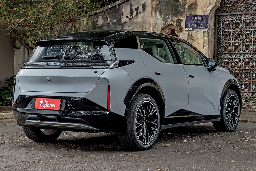Zeekr X Flagship tem lanternas integradas às linhas da tampa do porta-malas  — Foto: Renato Durães/Auto News Brasil