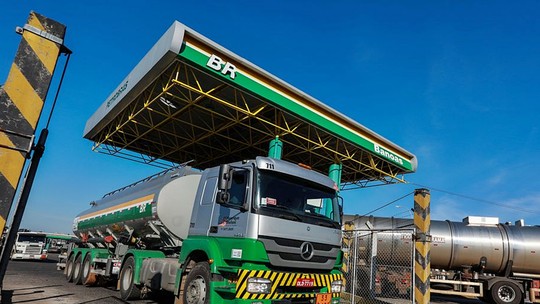 Petrobras aumenta R$ 0,40 o litro do diesel e preço do combustível sobe 36% em dois meses