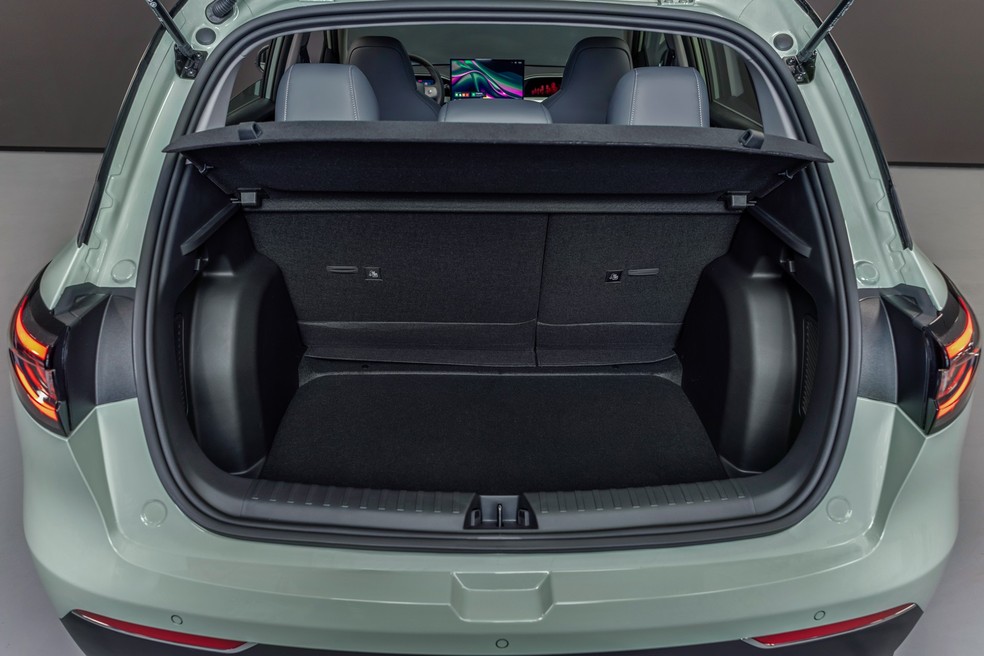 Geely EX2 tem porta-malas com capacidade para bons 375 litros — Foto: Divulgação