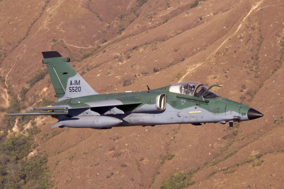 O A-1 AMX, que é fruto de uma parceria entre Brasil e Itália, é fabricado em conjunto pelas empresas Aermachi, Alenia e Embraer — Foto: Divulgação