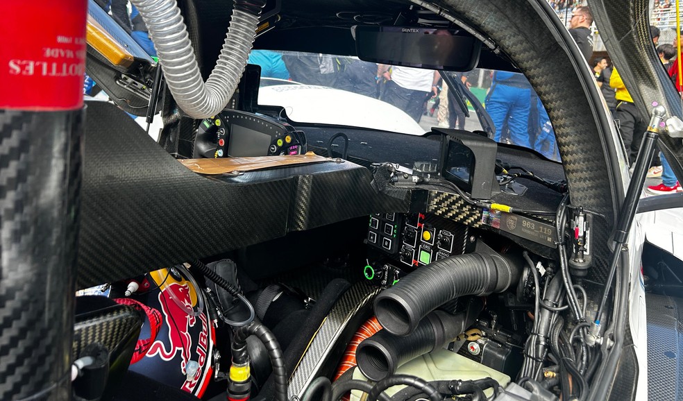 Carros do FIA WEC tem espelho retrovisor com câmera e ar-condicionado — Foto: Auto News Brasil/André Paixão