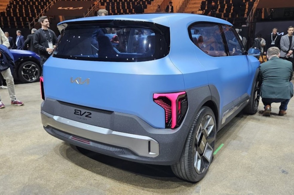 Porte do Kia EV2 é pequeno, com dimensões menores que as de um Fiat Pulse — Foto: Leonardo Felix/Auto News Brasil