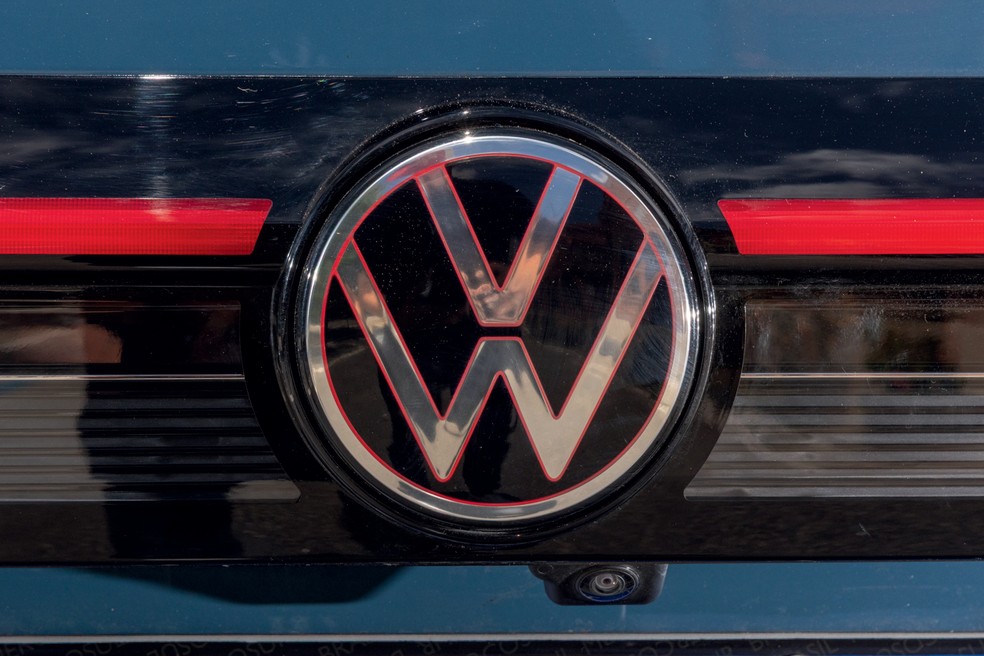 Logotipo da Volkswagen agora é luminoso, criando um aspecto muito sofisticado — Foto: Renato Durães/Auto News Brasil