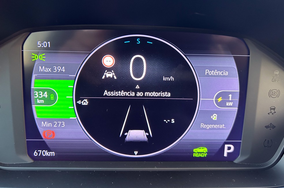 Chevrolet Bolt EUV tem quadro de instrumentos digital — Foto: André Paixão/Autoesporte