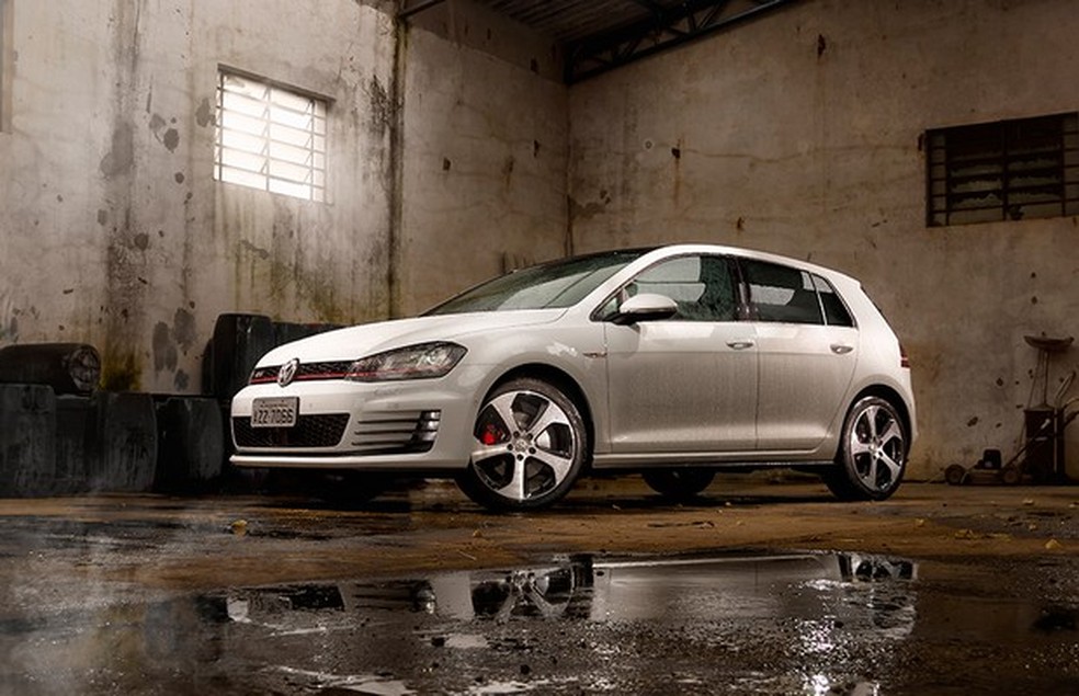 Rodas maiores, kit aerodinâmico e altura menor: o Golf GTI é o que posa melhor para fotos (Foto: Leo Sposito/Auto News Brasil) — Foto: Auto Esporte