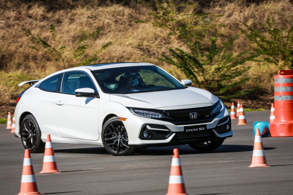 Honda Civic Si é um esportivo que 'dá sinais' quando está prestes a perder aderência — Foto: Divulgação/Caio Mattos