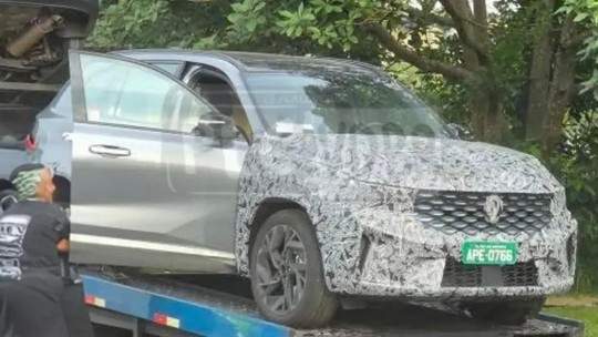 Flagra: Grand Koleos será primeiro fruto da parceria entre Renault e Geely
