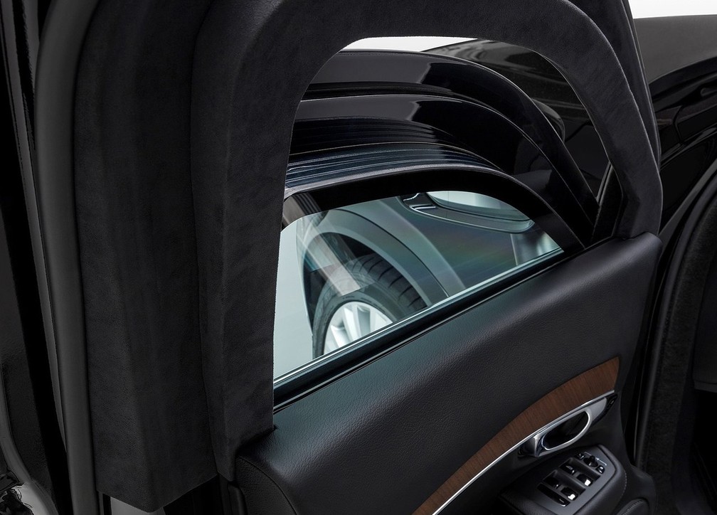 Vidros do Volvo XC90 blindado têm 50 milímetros de espessura — Foto: Divulgação/Volvo